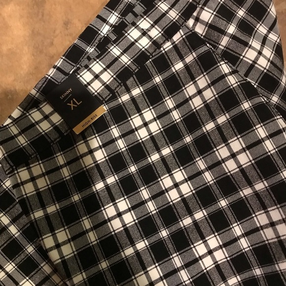 YMI Black and White‎ Checkered Leggings - Picture 3 of 3